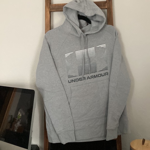 Large soft Under Armour Heat Gear hoodie. - Picture 3 of 7